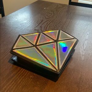 Holographic Geometric Clutch